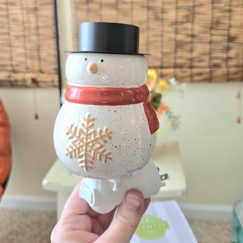 NIP Scentsy Toasty Top Hat Mini Warmer + Snowberry Bar